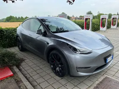 Usata Tesla Model Y Performance 155 kW (211 CV) 2023 Argento SUV