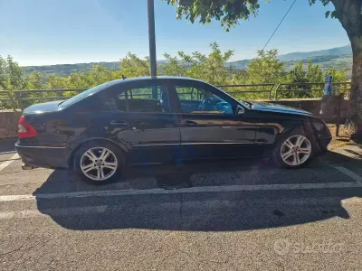 Usado Mercedes E300 Avantgarde 211 CV (155 kW) 2008 Negro Berlina