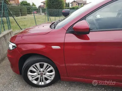 Usata Fiat Tipo 95 CV (69 kW) 2016 Rosso Berlina