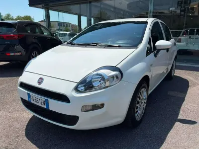 Usata Fiat Punto Street 69 CV (50 kW) 2015 Bianco Utilitaria
