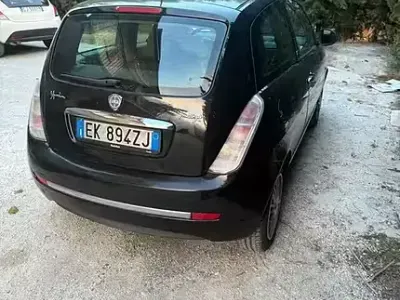 Usata Lancia Ypsilon 75 CV (55 kW) 2011 Nero Utilitaria