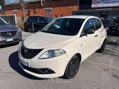 Usata Lancia Ypsilon 69 CV (50 kW) 2018 Crema Utilitaria