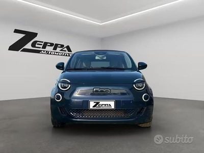 Usata Fiat 500e La Prima 86 kW (118 CV) 2020 Blu Cabrio