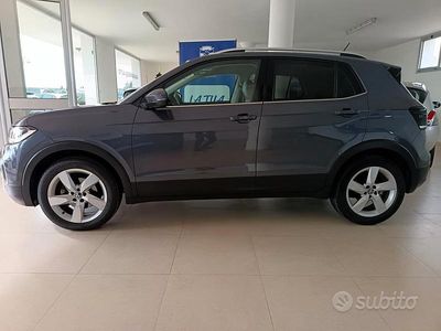 Usata VW T-Cross Style 110 CV (80 kW) 2022 Grigio SUV