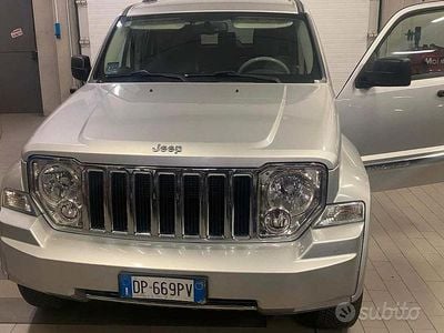 Usado Jeep Cherokee 177 CV (130 kW) 2008 Gris SUV