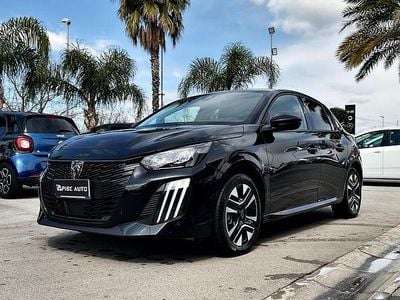 Usata Peugeot 208 Allure 100 CV (73 kW) 2025 Nero Utilitaria