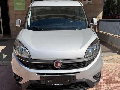 Usata Fiat Doblò Lounge 120 CV (88 kW) 2022 Argento Monovolume