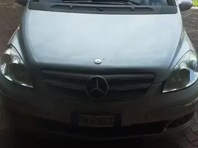 Usata Mercedes 200 200 CV (147 kW) 2008 Grigio Berlina