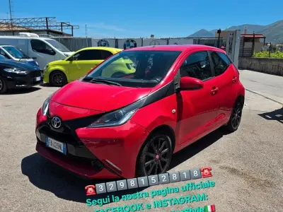 Usata Toyota Aygo Cool 69 CV (50 kW) 2015 Rosso Utilitaria