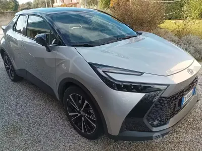 Usata Toyota C-HR 98 CV (72 kW) 2024 Grigio SUV