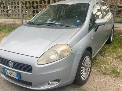 Usata Fiat Grande Punto 77 CV (56 kW) 2007 Grigio Utilitaria