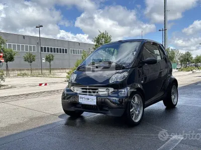 Usata Smart ForTwo Cabrio Pulse 61 CV (44 kW) 2006 Nero Cabrio