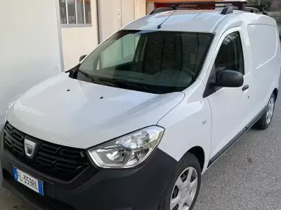 Gebraucht Dacia Dokker 102 PS (75 kW) 2017 Weiß Van / Kleinbus