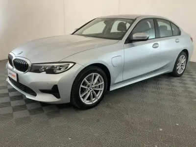 Usata BMW 330e Advantage 252 CV (185 kW) 2021 Argento Berlina