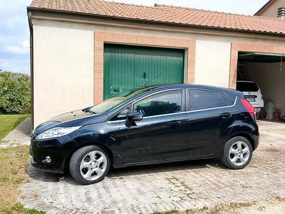 Usata Ford Fiesta 96 CV (70 kW) 2010 Blu Utilitaria