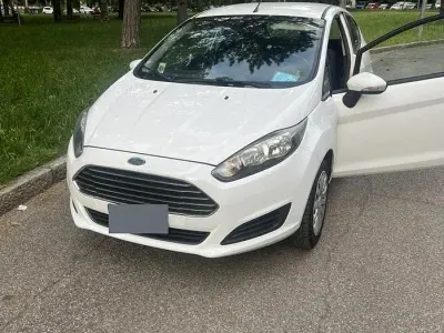 Usata Ford Fiesta 60 CV (44 kW) 2013 Bianco Berlina