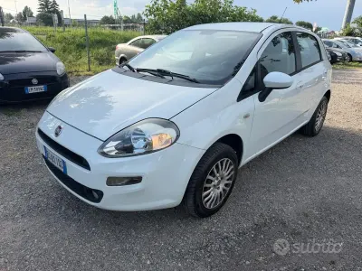 Usata Fiat Punto Lounge 69 CV (50 kW) 2013 Bianco Utilitaria