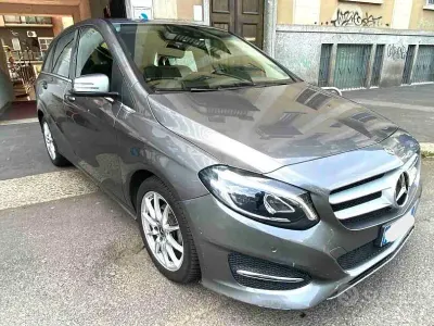 Usata Mercedes B180 Executive 109 CV (80 kW) 2018 Grigio Utilitaria