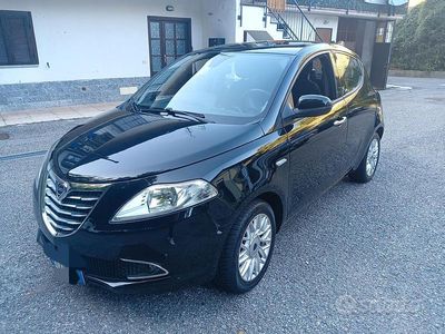Usata Lancia Ypsilon 69 CV (50 kW) 2015 Nero Utilitaria