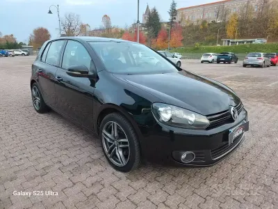 Begagnad VW Golf VII Highline 140 HK (102 kW) 2012 Svart Sedan