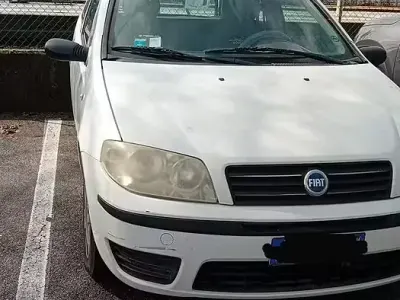 Usata Fiat Punto Active 69 CV (50 kW) 2004 Bianco Utilitaria