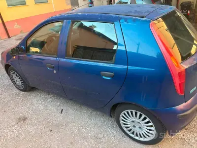 Usata Fiat Punto 60 CV (44 kW) 2000 Bluazzurro Utilitaria