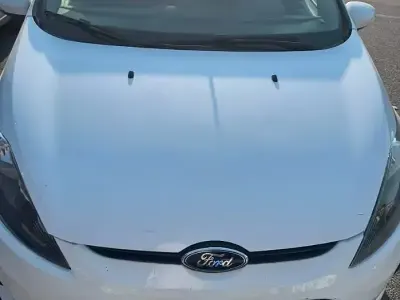 Usata Ford Fiesta 70 CV (51 kW) 2011 Bianco Berlina