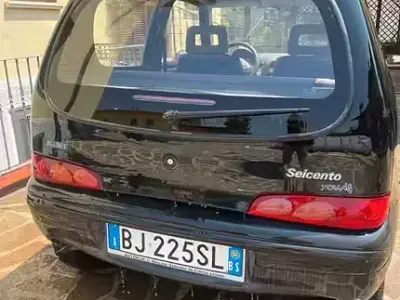 Käytetty Fiat 600 39 HP (28 kW) 2000 Musta Sedan