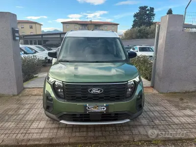 Usata Ford Tourneo Courier 125 CV (91 kW) 2024 Verde Monovolume