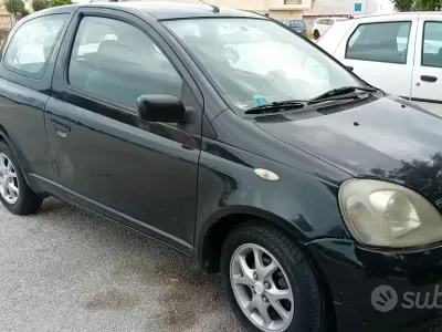 Usata Toyota Yaris 2000 Nero Utilitaria