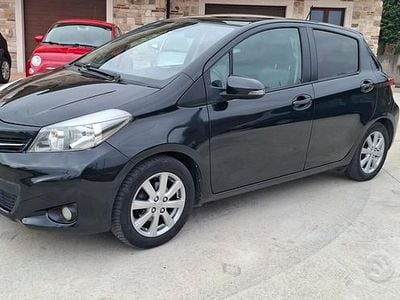 Usata Toyota Yaris Active 89 CV (65 kW) 2011 Nero Utilitaria
