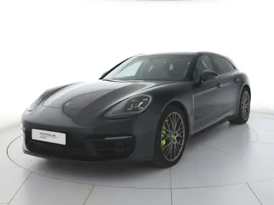 Usata Porsche Panamera S E-Hybrid Platinum Edition 462 CV (339 kW) 2023 Grigio vulcano metallizzato Utilitaria