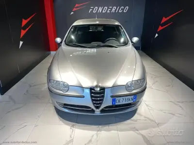 Usata Alfa Romeo 147 Distinctive 116 CV (85 kW) 2004 Grigio Utilitaria
