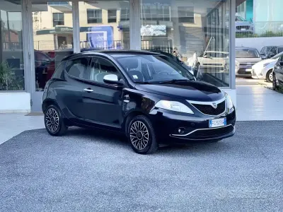 Usata Lancia Ypsilon 69 CV (50 kW) 2016 Nero Utilitaria