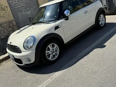 Usata Mini ONE 98 CV (72 kW) 2011 Giallo Utilitaria