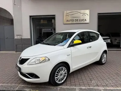 Używany Lancia Ypsilon 69 KM (50 kW) 2017 Biały Hatchback