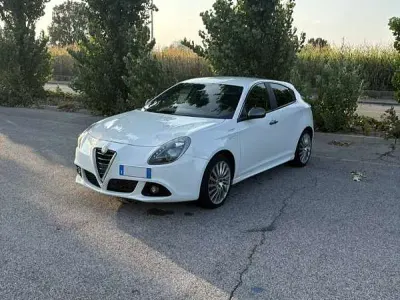 Usata Alfa Romeo Giulietta Quadrifoglio Verde 150 CV (110 kW) 2014 Bianco Utilitaria