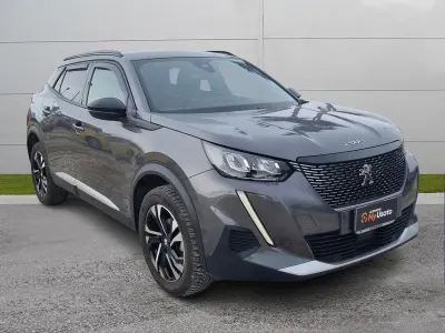 Usata Peugeot 2008 Allure 100 CV (73 kW) 2023 Grigio garbato SUV