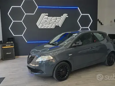 Usata Lancia Ypsilon 69 CV (50 kW) 2014 Grigio Utilitaria