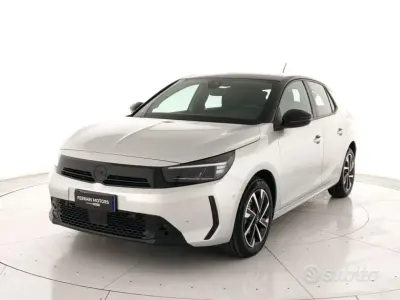 Usata Opel Corsa 101 CV (74 kW) 2025 Kaolin white Utilitaria