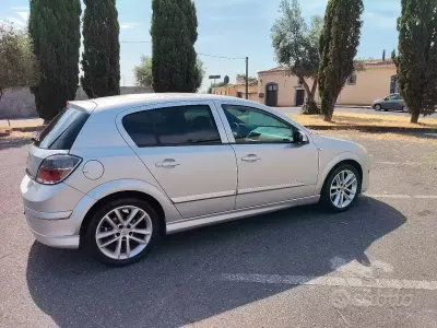 Usata Opel Astra 125 CV (91 kW) 2009 Grigio Berlina