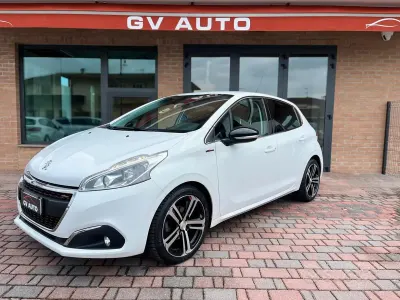 Usata Peugeot 208 GT-line 120 CV (88 kW) 2016 Bianco Utilitaria