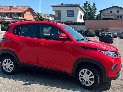 Usata Mahindra KUV100 83 CV (61 kW) 2021 Rosso SUV