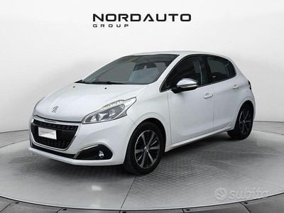 Usata Peugeot 208 Allure 82 CV (60 kW) 2016 Bianco Utilitaria