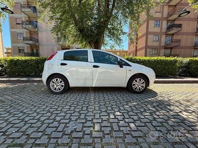 Usata Fiat Grande Punto 69 CV (50 kW) 2012 Bianco Utilitaria
