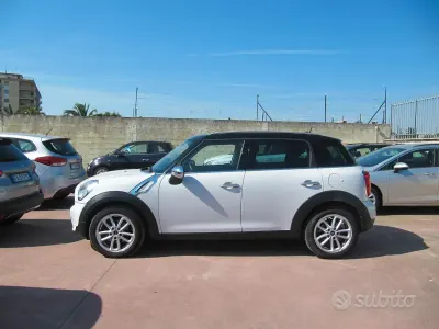 Usata Mini Cooper D Countryman Business 111 CV (81 kW) 2015 Bianco SUV