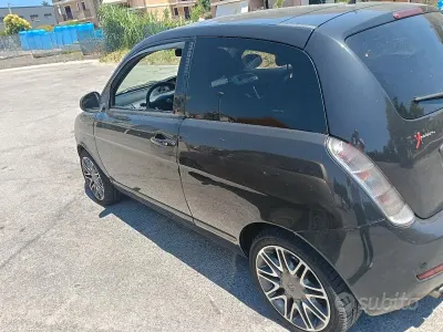 Usata Lancia Ypsilon 105 CV (77 kW) 2010 Nero Utilitaria