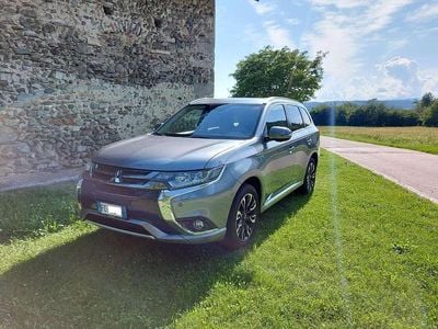 Usata Mitsubishi Outlander P-HEV Instyle 121 CV (88 kW) 2016 SUV