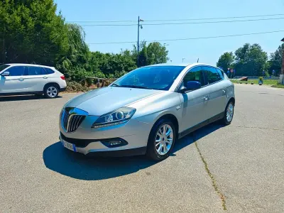 Usata Lancia Delta 120 CV (88 kW) 2011 Argento Utilitaria