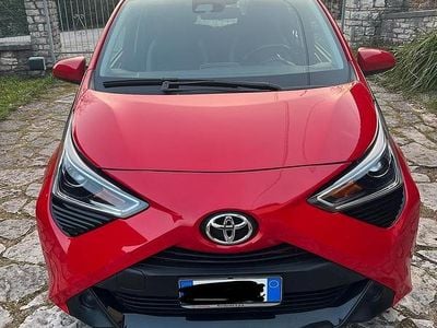 Usata Toyota Aygo 72 CV (52 kW) 2019 Rosso Utilitaria